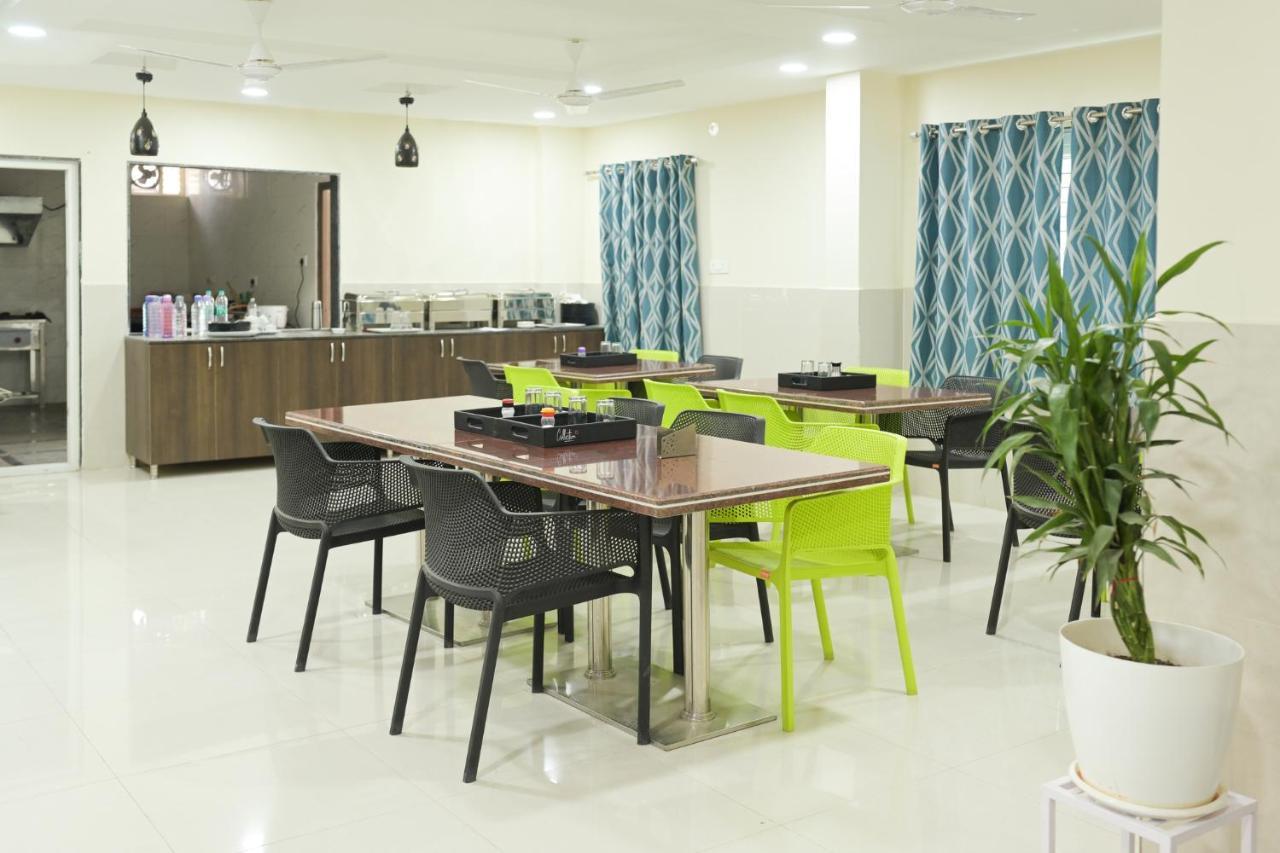 Voila At Nest Hotel ไฮเดอราบัด ภายนอก รูปภาพ