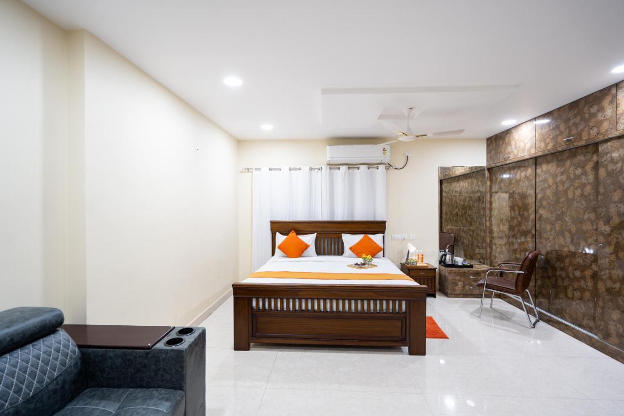 Voila At Nest Hotel ไฮเดอราบัด ภายนอก รูปภาพ