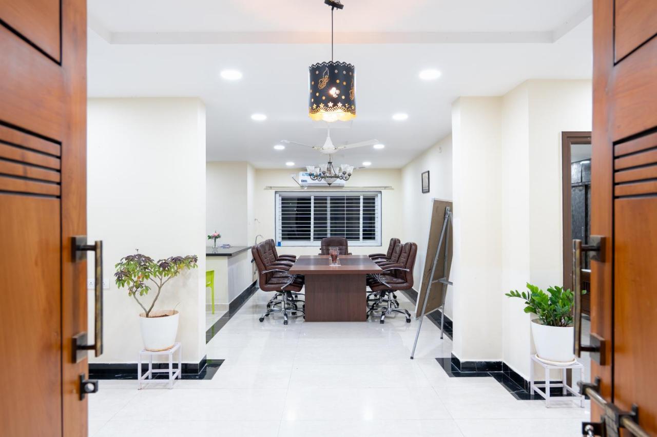 Voila At Nest Hotel ไฮเดอราบัด ภายนอก รูปภาพ